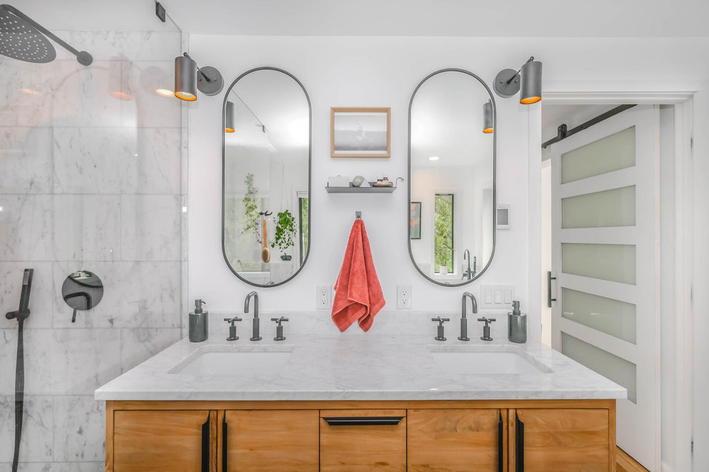 Custom Mirrors for Bathrooms: 5 Tips for Choosing Size and Frame