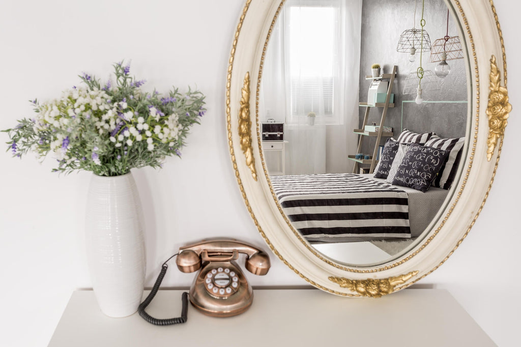 Antique-Style Mirrors for Elegant and Timeless Interiors