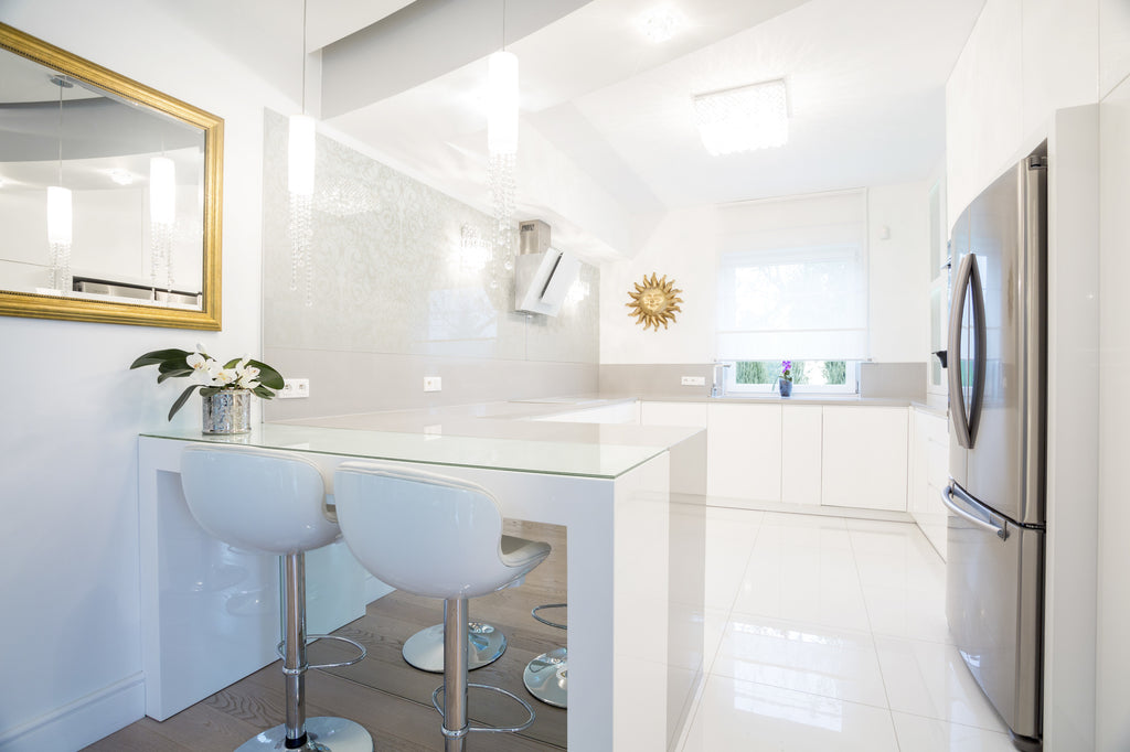 How to Create an Artistic Mirror Wall in Your Home