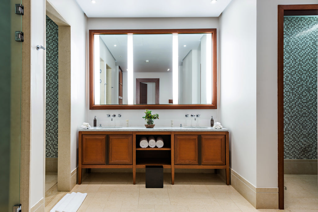 Large Mirrors, Small Spaces: How to Make Your Living Space Look and Feel Huge