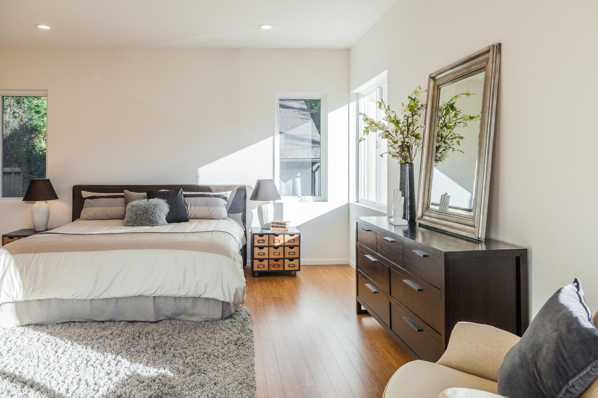 Feng shui mirror in bedroom discount